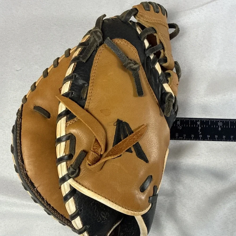 Easton Paragon Series Flex Notch Left-Handed Catchers Glove P2Y-31 Inch